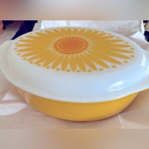 PYREX Vintage Daisy Citrus large Casserole dish Opal lid baking serving 1960s